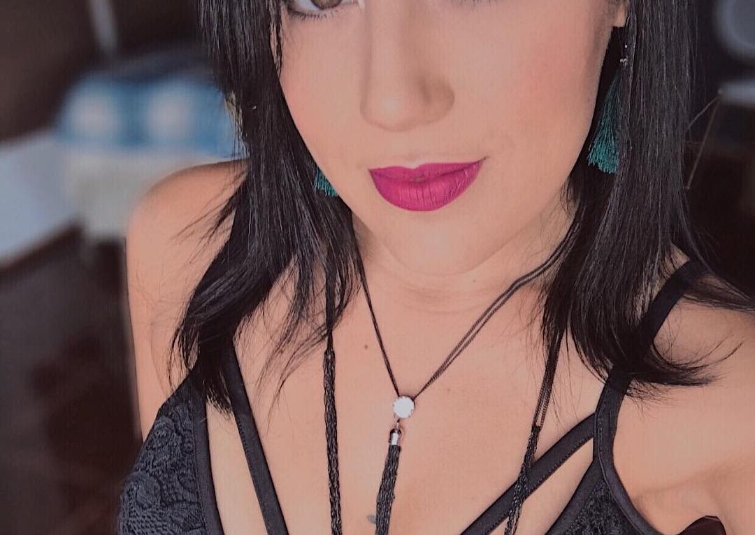 Balıketli beyaz tenli seksi İstanbul Escort bayan Deniz