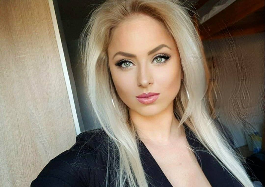 Ayrımını yatakta gösteren özel İstanbul Escort bayan Ece