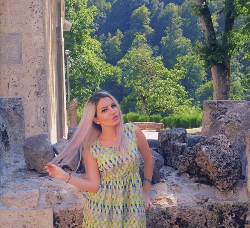 Kendinden emin alımlı İstanbul Escort bayan İlayda